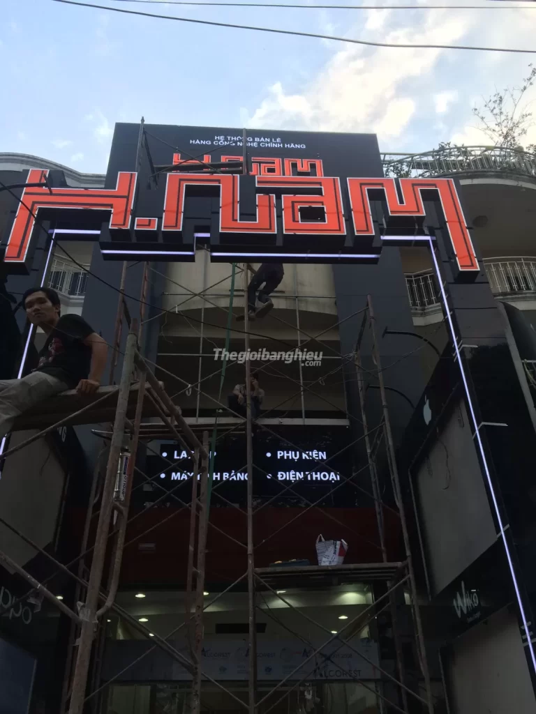 Thi công bảng quảng cáo hệ thống HNAM Mobile